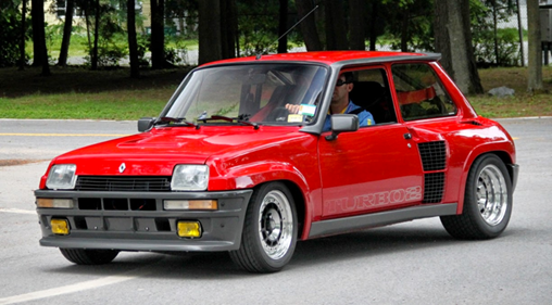 Un modelo de Renault 5 Turbo, conocido por el mote "culo gordo".